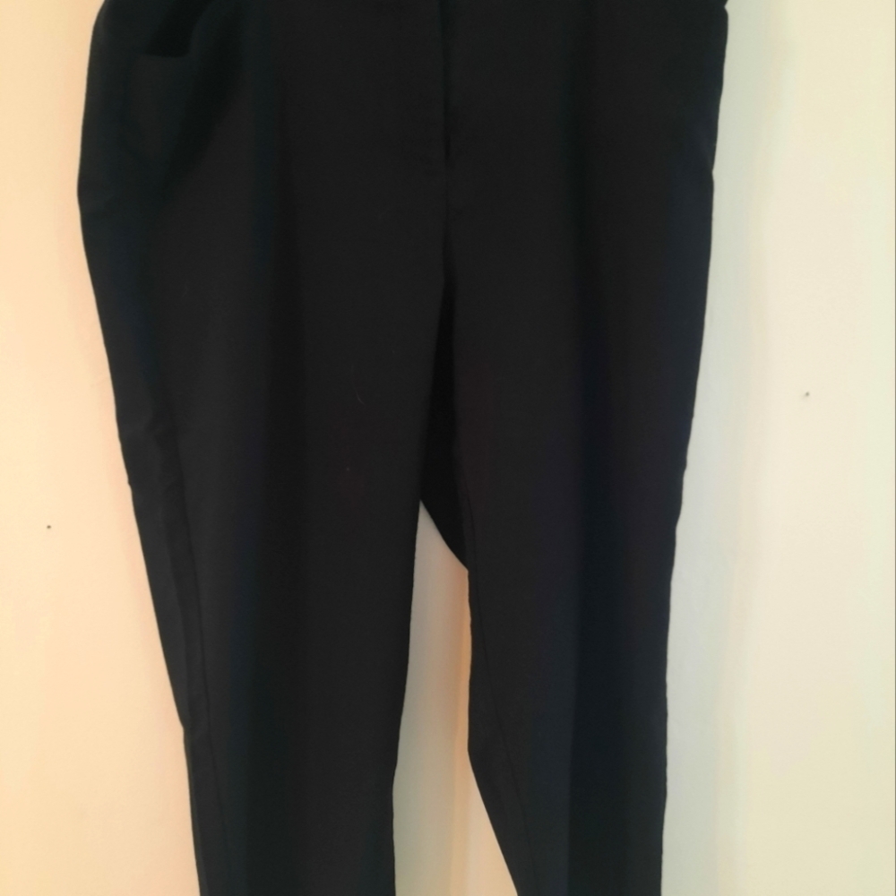 Womens size 16 Mario Serrani black capris.